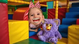 FURBY SOFT PLAY OYUN ALANINDA ‼️ Kaydıraktan Kayıyor ve Dans Partisi Yapıyor‼️