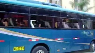 llegada de NOFX al hotel en Lima Peru