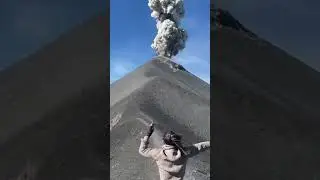 Momen Pendaki Gunung Saat Terjadi Gunung Meletus #shorts #subscribe #viral