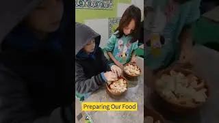How to Tear Bread for the Perfect Le Blebi Dish in Tunisia