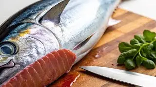 Process cutting & fillet yellowfin Tuna fresh use knife sharp,