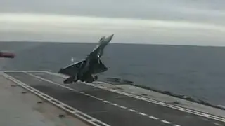 SU 33 carrier landing goes wrong