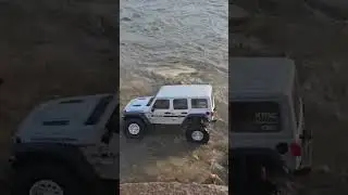 axial crawler gets taken by the waves