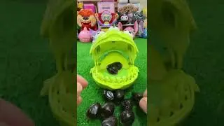 ASMR ALIEN DENTIST LOVE EATING BLACK GRAPES CANDY #shortvideo #satisfying #asmr #trending #shorts