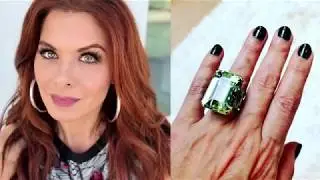 2018 GEM Award for Jewelry Style: Debra Messing