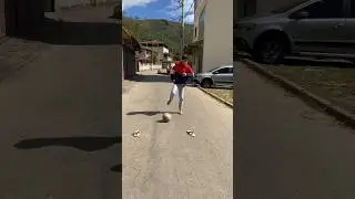 COISAS QUE ACONTECEM NO FUTEBOL DE RUA #shorts #futebolderua