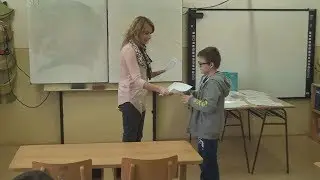 ŽIACI SI PREVZALI VYSVEDČENIA