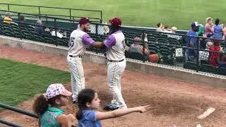 Joe Barlow rubbin&rsquo; up Demarcus Evans
