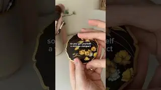 get yourself a vintage makeup compact 🥀