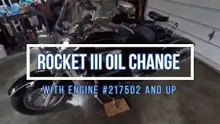 Самостоятельная замена масла Triumph Rocket III