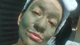 Olha a&iacute; minha gente eu fazendo limpeza no rosto com argila verde uma beleza 