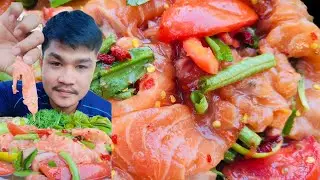 ตําแซลมอนสดฉ่ำๆ สูตรน้ำปลาร้านัวเเซ่บๆ ลวกผักก้านจอง คักคือเก่าครับพี่น้อง @พาชิมchannel-999 