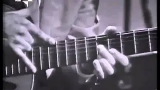walking bass tapping and strumming Vittorio Camardese 1965
