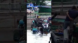 Long-tail fishing boats with large propellers