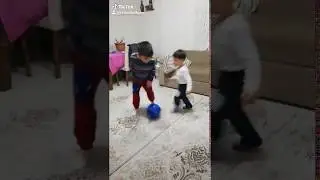 &Ccedil;O&Ccedil;UKLARIN EVDE TOP OYNAMASI #futbol#ma&ccedil;#sıra&ccedil;