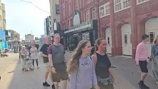 WALKING AOUND BLACKPOOL TOWN CENTRE & MEET THE LOCALS /HOLIDAY MAKERS