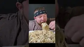 BIG PLATE OF CHICKEN ALFREDO WITH CHEESE BREAD!!! #mukbang #asmr