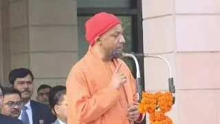 77वें गणतंत्र दिवस पर लखनऊ स्थित अपने सरकारी आवास पर ध्वज फहराते मुख्यमंत्री योगी आदित्यनाथ जी