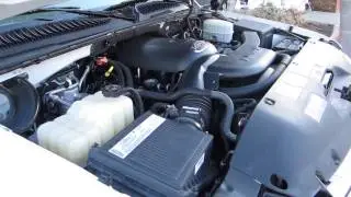 2004 Chevrolet Suburban, Summit White - STOCK# C1400332 - Engine