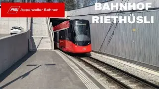 Züge beim Bahnhof Riethüsli | Trains at Riethüsli station (2020)