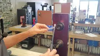 Можно ли вытащить сломанный ключ из замка с помощью клея-карандаша?