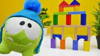 Spielspa&szlig; mit OmNom - Wir bauen einen Turm aus Baukl&ouml;tzen