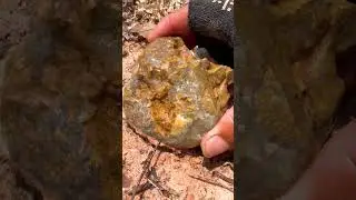 Finding Natural Carnelian And Agate Gemstones At The Mountain #mining #quartz #crystals #agate