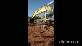 ESCAVADEIRA DE ESTEIRA NEW HOLLAND E215 B 2014
