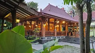 Nabuh gamelan di Pendopo Limasan Premium