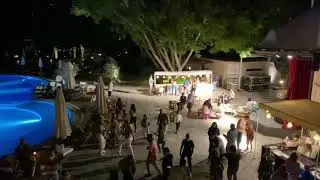 Вечернее выступление в бассейне Hillside Beach Club Fethiye.