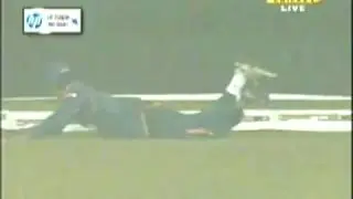 विराट कोहली कि उतरी पेन्ट virat kohli pant down and yuvraj singh laughing