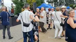 Kapela Janka Tarnowskiego w Starej Błotnicy zachęciła do tańca liczną grupę tancerzy