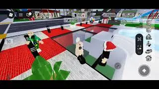 Preguntándole a la gente cuántos años tienen regalándole robux