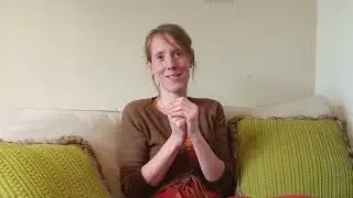 Christelle Cornil, com&eacute;dienne, pr&eacute;sente la Conf&eacute;rence-Spectacle du 23/9 au Festival Maintenant 2022