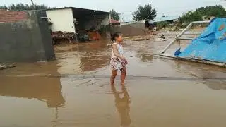 China flood: more than 100 students and teachers trapped in school