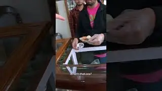 Иностранец пробует индийские сладости 🇮🇳