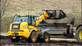 Muck-Spreading and Loading with JCB TM 320.  John Deere 6195R on the Spreader.