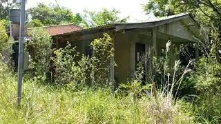 abandonaram a casa e deixaram até comida na mesa