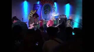 Awesome guitar riffs showdown | Raimund Marasigan VS Mong Alcaraz VS Diego Castillo | Sandwich @ 70s