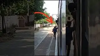 Boarding or deboarding a Running train is very dangerous ||Indian Railways||