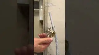 Wasserleitungen verlegen. Badezimmer selbst sanieren und Geld sparen.