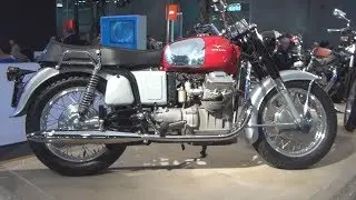 Moto Guzzi V7 700cc (2017) Exterior and Interior
