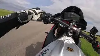 Metz Chambley with Aprilia Tuono V4 Factory Akrapovic - Team Schr&auml;glagentraining - rote Gruppe