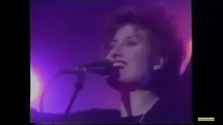 Fairground Attraction - The Moon Is Mine (Live) 1989