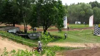 Motocross-Johannes Reimann (12 Jahre alt) springt den gro&szlig;en Table in Culitzsch