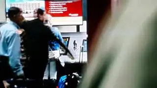 Jack Reacher: Never Go Back: Running In the Airport Scene (2015)