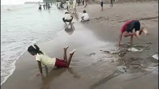 केळवा बिच ला मुलांची धम्माल 🌊🌴 | #vaishnavishelka #vlog #kelvabeach 