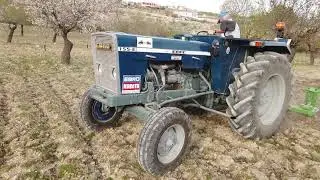 EBRO 155 E. Labrando almendros. Lezuza 2024.