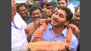 VIjayawada :YSRCP President YS Jagan Hosts party flag at new party office - 16th Oct 17