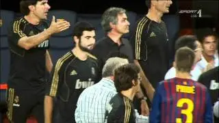 [HD] Jose Mourinho pinching Barcelona assistent coach Tito Vilanova SUPER SLOW MOTION